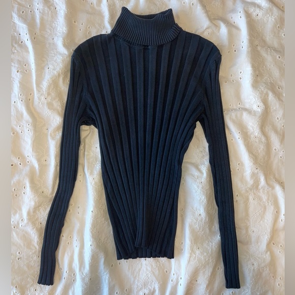Ribbed stretchy black turtle neck - Picture 1 of 3
